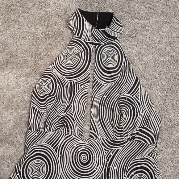 Tadashi Shoji gown - Picture 2 of 6